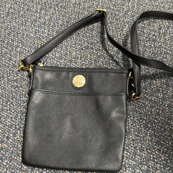 Tommy Hilfiger Handbags - Tommy Hilfiger crossbody // 052732